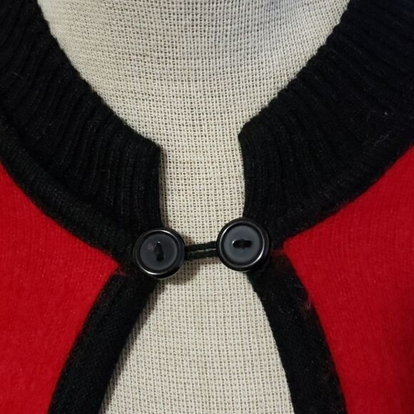 Beautiful Red/black/white Ecuadorian Wool Cape - Picture 7 of 9